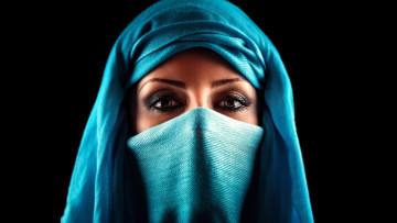 Картинка разное глаза чадра макияж