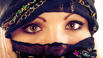 Картинка разное глаза украшения