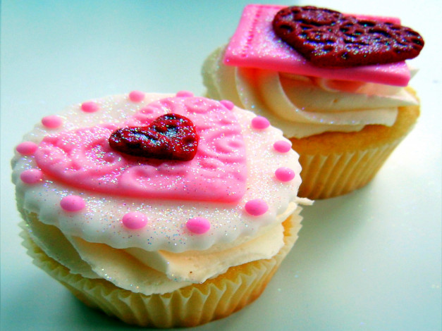 Обои картинки фото еда, пирожные,  кексы,  печенье, сердечки, капкейки