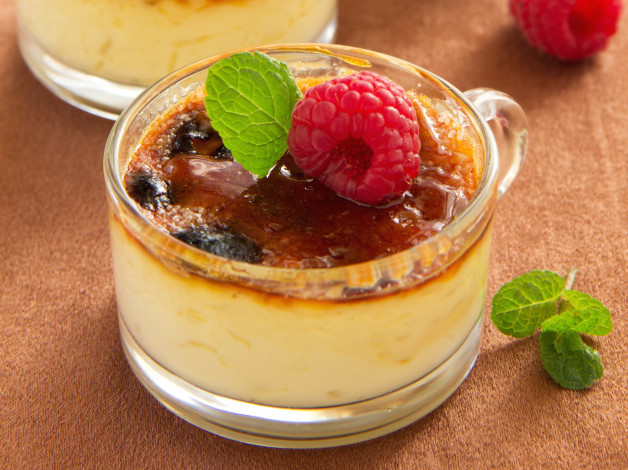 Обои картинки фото еда, мороженое,  десерты, малина, мята