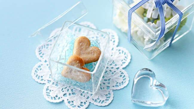 Обои картинки фото праздничные, день святого валентина,  сердечки,  любовь, прозрачная, печенье, сердце, коробочка, сердечки