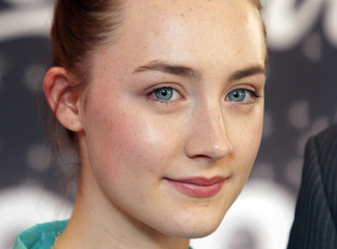 обоя девушки, saoirse ronan, актриса, веснушки, лицо, улыбка, рыжая