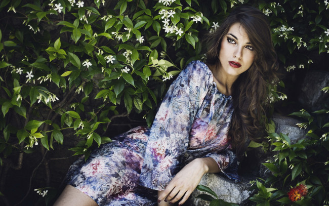 Обои картинки фото девушки, -unsort , брюнетки,  шатенки, девушка, фон, взгляд