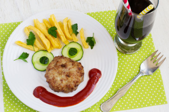 Картинка еда вторые+блюда кетчуп котлетка огурчик фри картошка