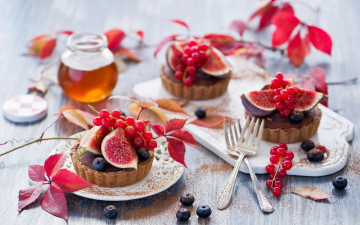 Картинка еда пирожные +кексы +печенье смородина инжир