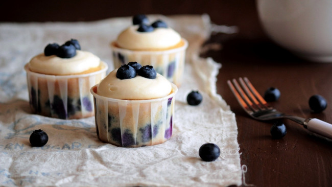 Обои картинки фото еда, пирожные,  кексы,  печенье, черника, кексы, ягоды