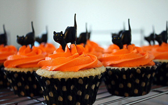 Обои картинки фото еда, пирожные,  кексы,  печенье, крем, кексы, капкейки, кошки