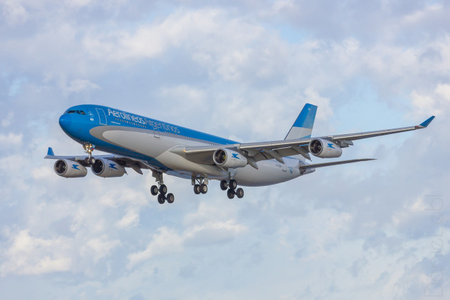 Обои картинки фото airbus a340, авиация, пассажирские самолёты, авиалайнер