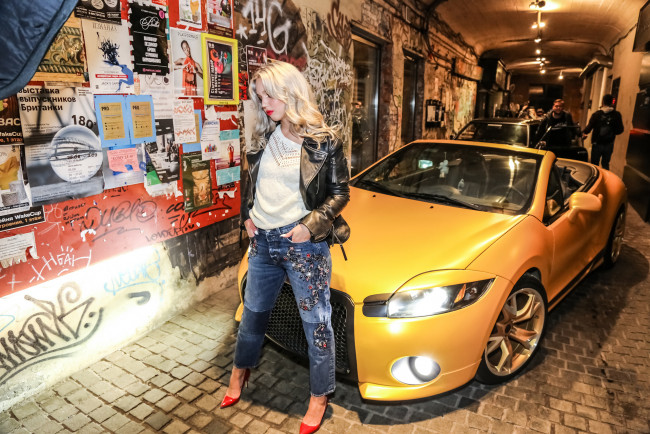 Обои картинки фото автомобили, -авто с девушками, mitsubishi, eclipse