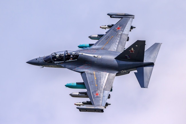 Обои картинки фото yak-130, авиация, боевые самолёты, ввс, россия