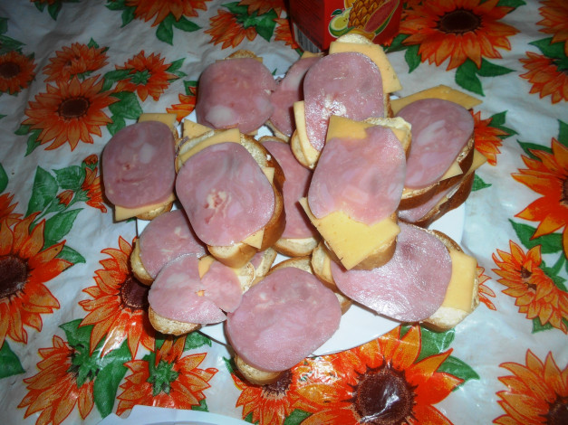 Обои картинки фото еда, бутерброды,  гамбургеры,  канапе, хлеб, сыр, колбаса