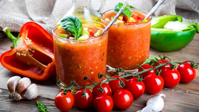 Обои картинки фото еда, напитки, смузи, чеснок, перец, помидоры