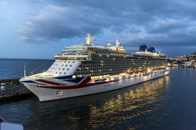 Обои картинки фото britania, корабли, лайнеры, круиз, лайнер