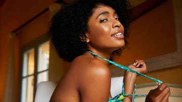 Картинка luna+corazon девушки взгляд брюнетка макияж темнокожая стройная флирт поза секси сексуальная чернокожая мулатка лицо портрет девушка luna corazon