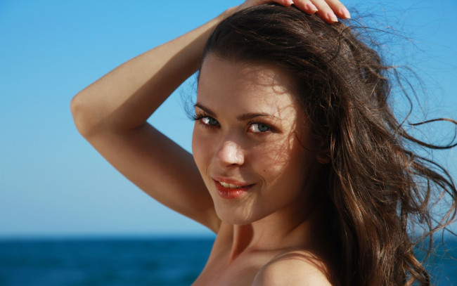 Обои картинки фото alina mayer, девушки, модель, девушка, причёска, макияж, флирт, красотка, взгляд, поза, amelie, b, алина, паневская, alina, mayer, портрет, лицо