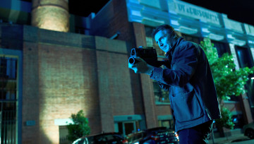 Картинка blacklight+||+2022 кино+фильмы blacklight боевик игра теней трэвис блэк триллер author oreskis liam neeson кадры из фильма