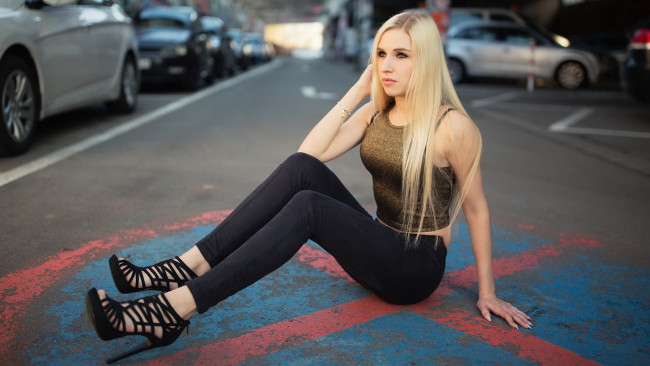 Обои картинки фото девушки, - блондинки,  светловолосые, девушка, блондинка, сексуальная, милая, модель, красивая, супер, сладкая, лапочка, симпатичная, классная, нежная, идеальная, няша, яркая, игривая, великолепная, обаятельная, жгучая, спокойная, удивительная