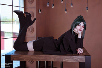 Картинка девушки kurumirori образ костюм стол