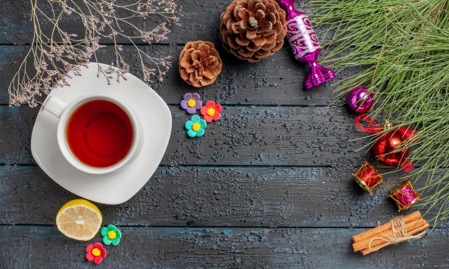 Обои картинки фото еда, напитки,  чай, шишки, чай, лимон