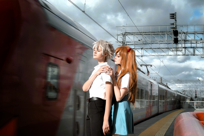 Обои картинки фото девушки, tenletters, образы, наряды, косплей, вокзал, поезд