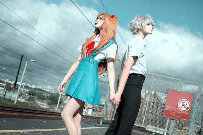 Обои картинки фото девушки, tenletters, образы, наряды, косплей, вокзал, железная, дорога