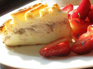 Картинка автор varvarra еда пирожные кексы печенье пирожное клубника тарелка