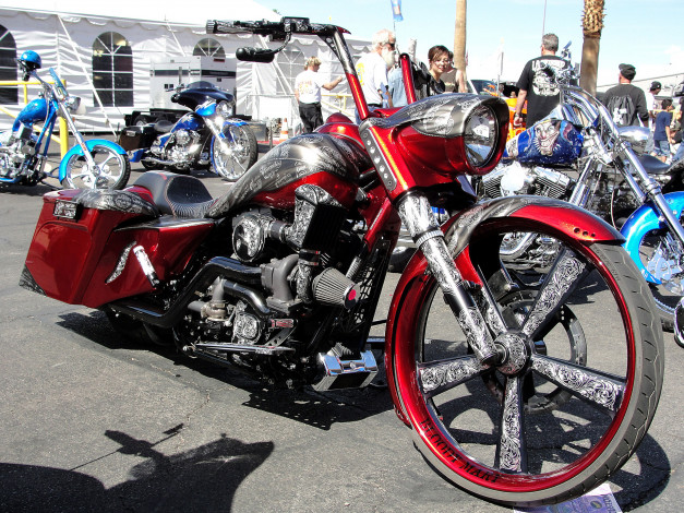 Обои картинки фото мотоциклы, customs, улица