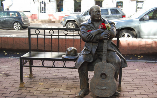 Обои картинки фото памятник михаилу кругу,  тверь, города, - памятники,  скульптуры,  арт-объекты, памятник, шансон, гитара, михаил, круг