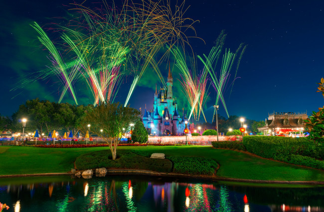 Обои картинки фото диснейленд, города, салют, праздник
