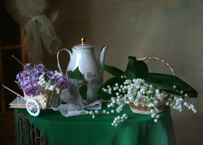 Обои картинки фото цветы, разные вместе, чайник, сирень, ландыши