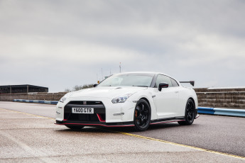 Картинка автомобили nissan datsun nismo светлый 2015г r35 uk-spec gt-r
