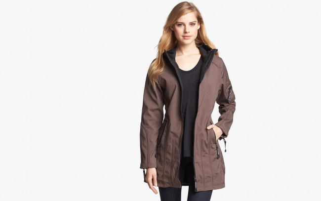 Обои картинки фото ilse jacobsen, девушки, -unsort , блондинки, ilse, jacobsen, модель, улыбка, плащ, брюки