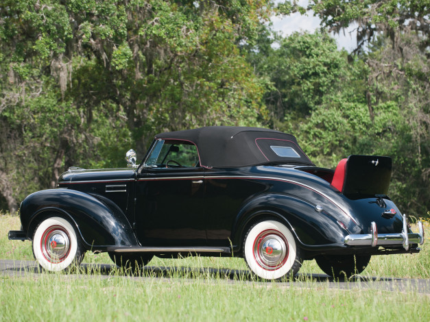 Обои картинки фото plymouth deluxe convertible coupe 1939, автомобили, plymouth, 1939, coupe, convertible, deluxe