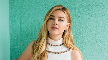 Картинка девушки nicola+peltz блондинка лицо топ