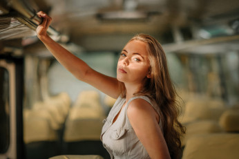 Картинка девушки -+блондинки +светловолосые девушка белоe платье автобус