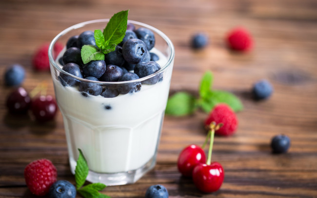 Обои картинки фото еда, мороженое,  десерты, ягоды, молочный, десерт, черника, мята