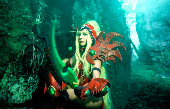 Обои картинки фото девушки, ольга кожевникова , lady bell, образ, косплей, костюм, наряд, скалы