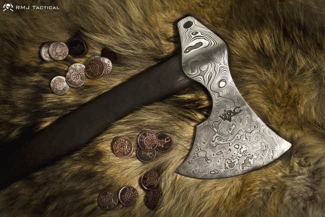 Обои картинки фото оружие, холодное, монеты, секира, топор