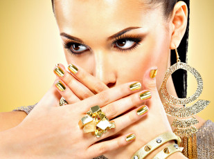 Картинка девушки -unsort+ лица +портреты модель макияж взгляд лицо карие глаза ресницы руки браслет кольцо серьги