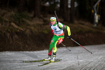 Картинка спорт биатлон лыжня снег спортсмен гонка