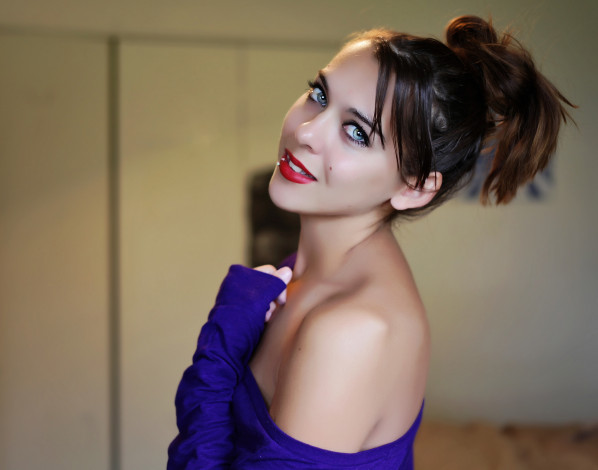 Обои картинки фото девушки, -unsort , брюнетки,  шатенки, прическа, лицо, взгляд