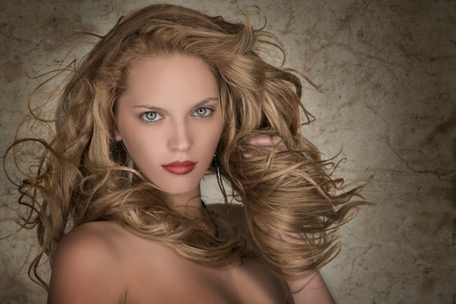 Обои картинки фото девушки, -unsort , лица,  портреты, взгляд, прическа, лицо