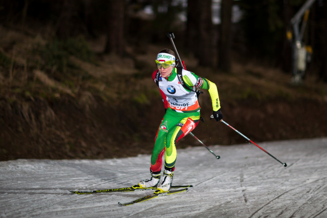 Обои картинки фото спорт, биатлон, лыжня, снег, спортсмен, гонка