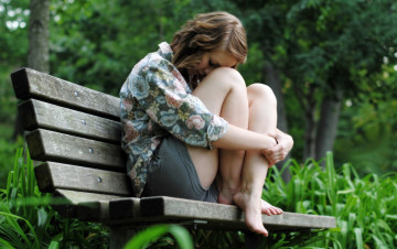 Картинка девушка+и+грусть девушки -unsort+ брюнетки +шатенки скамейка девушка и грусть