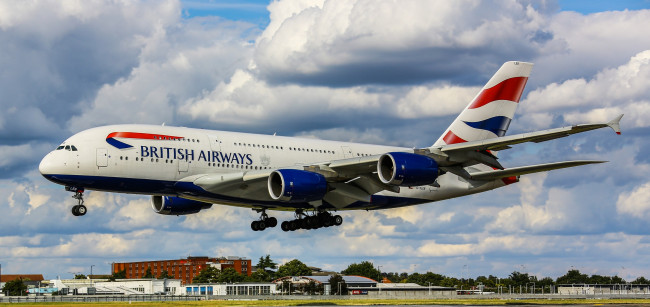 Обои картинки фото airbus a380feet, авиация, пассажирские самолёты, посадка, авиалайнер