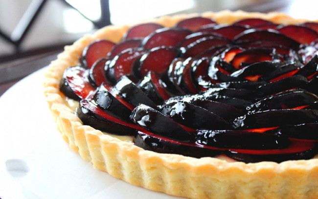 Обои картинки фото еда, пироги, сливы