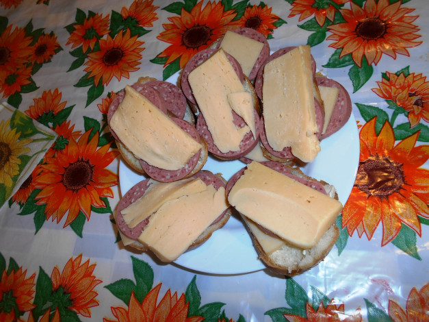 Обои картинки фото еда, бутерброды,  гамбургеры,  канапе, хлеб, колбаса, сыр