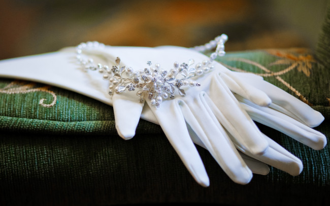 Обои картинки фото разное, украшения,  аксессуары,  веера, перчатки, диадема