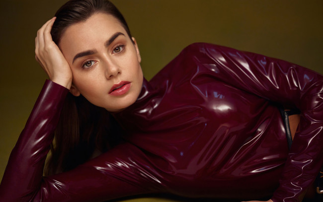 Обои картинки фото девушки, lily collins, шатенка, латекс