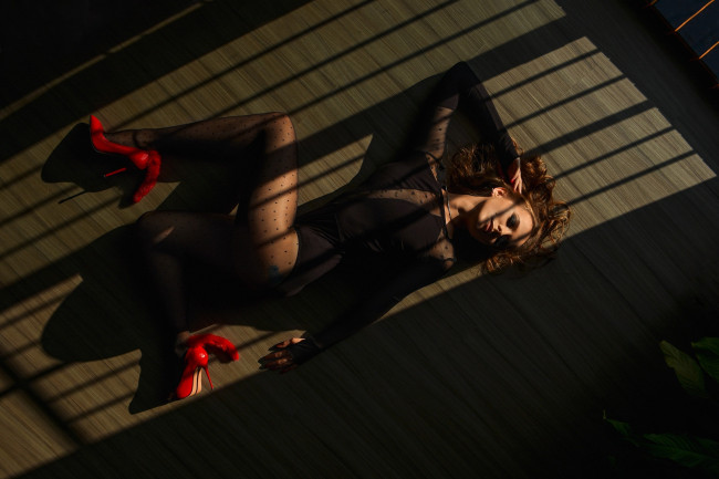 Обои картинки фото девушки, - брюнетки,  шатенки, девушка, красивая, супер, секси, няша, нежная, классная, модница, лапочка, мадам, елена, васильева